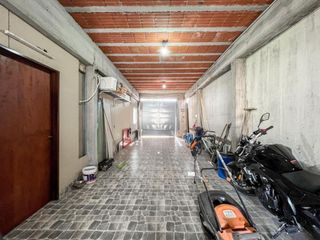 Foto 2 de Casa en venta - 1 Dormitorio 1 Baño - Cochera - 300Mts2 - La Plata