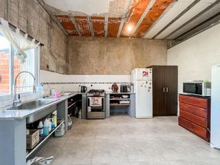 Foto 9 de Casa en venta - 1 Dormitorio 1 Baño - Cochera - 300Mts2 - La Plata