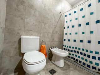 Foto 4 de Casa en venta - 1 Dormitorio 1 Baño - Cochera - 300Mts2 - La Plata