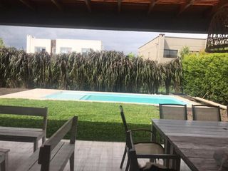 Foto 8 de Casa en venta  en Barrio Barbarita, Tigre.