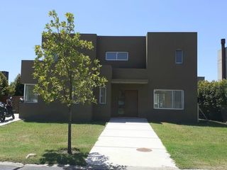 Foto 2 de Casa en venta  en Barrio Barbarita, Tigre.