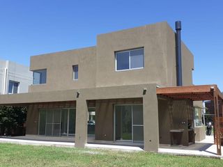 Foto 3 de Casa en venta  en Barrio Barbarita, Tigre.