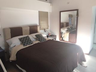 Foto 13 de Casa en Venta 5 amb. con Jardín, Piscina, Dep. Serv. Separada