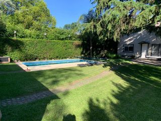 Foto 29 de Casa en Venta 5 amb. con Jardín, Piscina, Dep. Serv. Separada