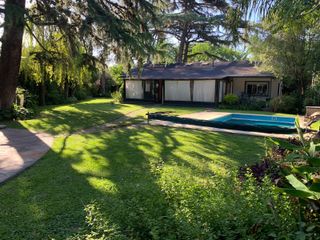 Foto 26 de Casa en Venta 5 amb. con Jardín, Piscina, Dep. Serv. Separada