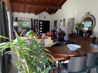 Foto 5 de Casa en Venta 5 amb. con Jardín, Piscina, Dep. Serv. Separada
