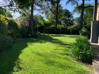 Foto 24 de Casa en Venta 5 amb. con Jardín, Piscina, Dep. Serv. Separada