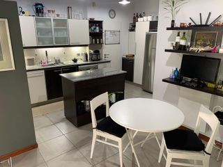 Foto 9 de Casa en Venta 5 amb. con Jardín, Piscina, Dep. Serv. Separada