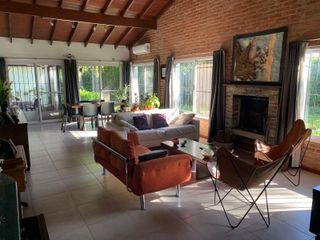 Foto 4 de Casa en Venta 5 amb. con Jardín, Piscina, Dep. Serv. Separada
