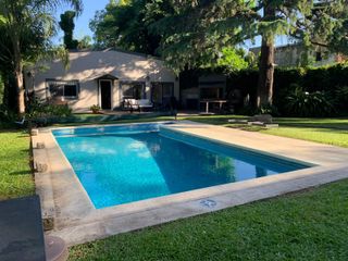 Foto 25 de Casa en Venta 5 amb. con Jardín, Piscina, Dep. Serv. Separada