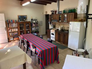 Foto 32 de Casa en Venta 5 amb. con Jardín, Piscina, Dep. Serv. Separada