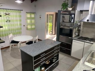 Foto 7 de Casa en Venta 5 amb. con Jardín, Piscina, Dep. Serv. Separada