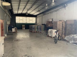 Foto 4 de Establecimiento Industrial de 1350 m2 cubiertos, con salida a dos calles