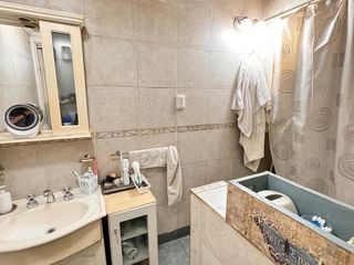 Foto 19 de Importante casa de 5 dormitorios sobre Av. Mate de Luna al 2100, zona Parque Avellaneda