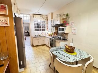 Foto 18 de Importante casa de 5 dormitorios sobre Av. Mate de Luna al 2100, zona Parque Avellaneda
