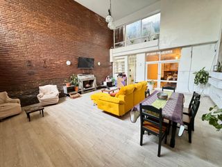 Foto 2 de Importante casa de 5 dormitorios sobre Av. Mate de Luna al 2100, zona Parque Avellaneda