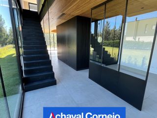 Foto 2 de Casa super moderna y de diseño en venta en el Barrio Castaños.