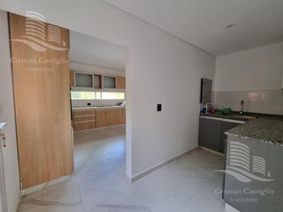 Foto 16 de Venta - Casa 4 Ambientes, Balcón, Jardín, Pileta - Boat Center, Tigre