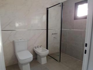 Foto 32 de Dúplex en venta - 3 Dormitorios 3 Baños - 208Mts2 - Cipolletti