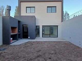 Foto 30 de Dúplex en venta - 3 Dormitorios 3 Baños - 208Mts2 - Cipolletti
