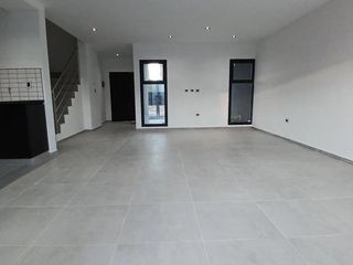 Foto 18 de Dúplex en venta - 3 Dormitorios 3 Baños - 208Mts2 - Cipolletti