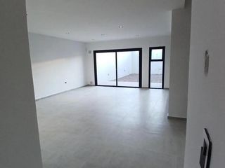 Foto 25 de Dúplex en venta - 3 Dormitorios 3 Baños - 208Mts2 - Cipolletti