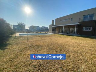 Foto 1 de Casa en venta (con renta) en PUERTOS en Barrio Vistas con pileta sobre un lote de 700 m2