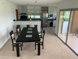 Foto 5 de Casa en venta (con renta) en PUERTOS en Barrio Vistas con pileta sobre un lote de 700 m2