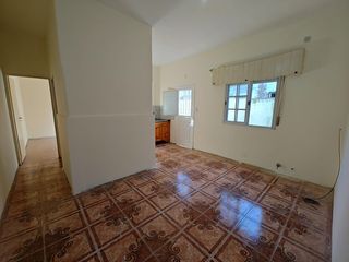 Foto 1 de Excelente departamento a metros de Av. Luro y a 6 cuadras de las estación