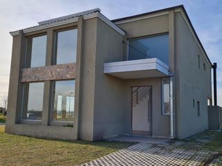 Foto 6 de Casa al lago en Puertos del Lago Escobar  Araucarias