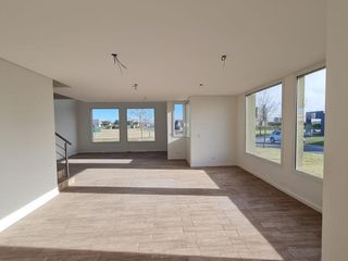 Foto 13 de Casa al lago en Puertos del Lago Escobar  Araucarias
