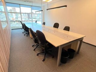 Foto 6 de Oficina con 10 Puestos de Trabajo - Alquiler - Capitalinas