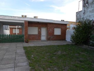 Foto 1 de Casa en venta - 4 Dormitorios 3 Baños 3 Cocheras - 350Mts2 - Las Toninas