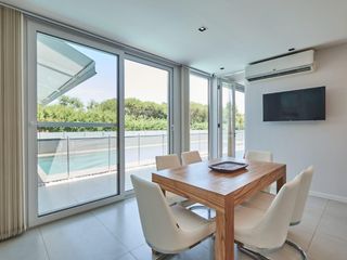 Foto 17 de Casa Moderna en Barrio El Golf con Vista Privilegiada al Fairway
