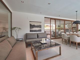 Foto 10 de Casa Moderna en Barrio El Golf con Vista Privilegiada al Fairway