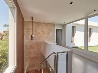 Foto 20 de Casa Moderna en Barrio El Golf con Vista Privilegiada al Fairway