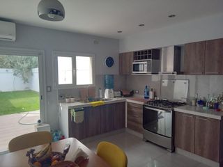 Foto 1 de Venta  Duplex Alta calidad 2 dorm Barrio Perticone , Centenario, Neuquen
