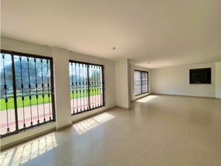 Foto 7 de Hermosa casa por el camellòn del Salvio Cota