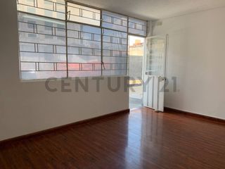Foto 8 de Casa Comercial - Oficina 2 plantas en Renta sector Mall el Jardin la Carolina