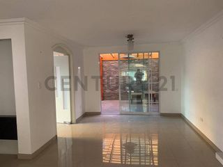 Foto 2 de Venta Oportunidad amplia Casa conjunto privado Mirasierra Valle de los Chillos