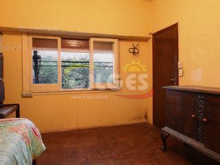Foto 18 de Venta de PH 3 Amb. en Lomas Del Mirador  Pta. baja al Fte. con patio