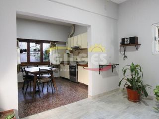 Foto 6 de Venta de PH 3 Amb. en Lomas Del Mirador  Pta. baja al Fte. con patio