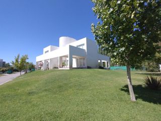 Foto 1 de CASA DE 3 DORMITORIOS EN COMAHUE GOLF CLUB