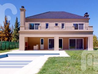 Foto 4 de VENTA CASA DE 7 DORMITORIOS EN MIRALAGOS