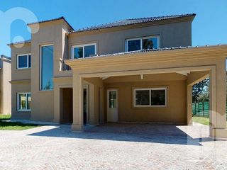 Foto 14 de VENTA CASA DE 7 DORMITORIOS EN MIRALAGOS