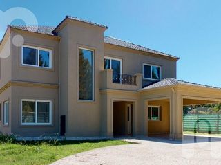 Foto 2 de VENTA CASA DE 7 DORMITORIOS EN MIRALAGOS