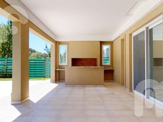 Foto 15 de VENTA CASA DE 7 DORMITORIOS EN MIRALAGOS