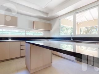 Foto 21 de VENTA CASA DE 7 DORMITORIOS EN MIRALAGOS