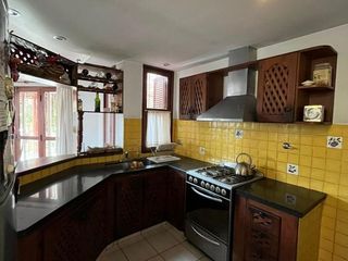 Foto 8 de Casa en venta - 5 Dormitorios 2 Baños - Cochera - 450Mts2 - La Plata
