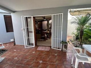 Foto 16 de Casa en venta - 5 Dormitorios 2 Baños - Cochera - 450Mts2 - La Plata